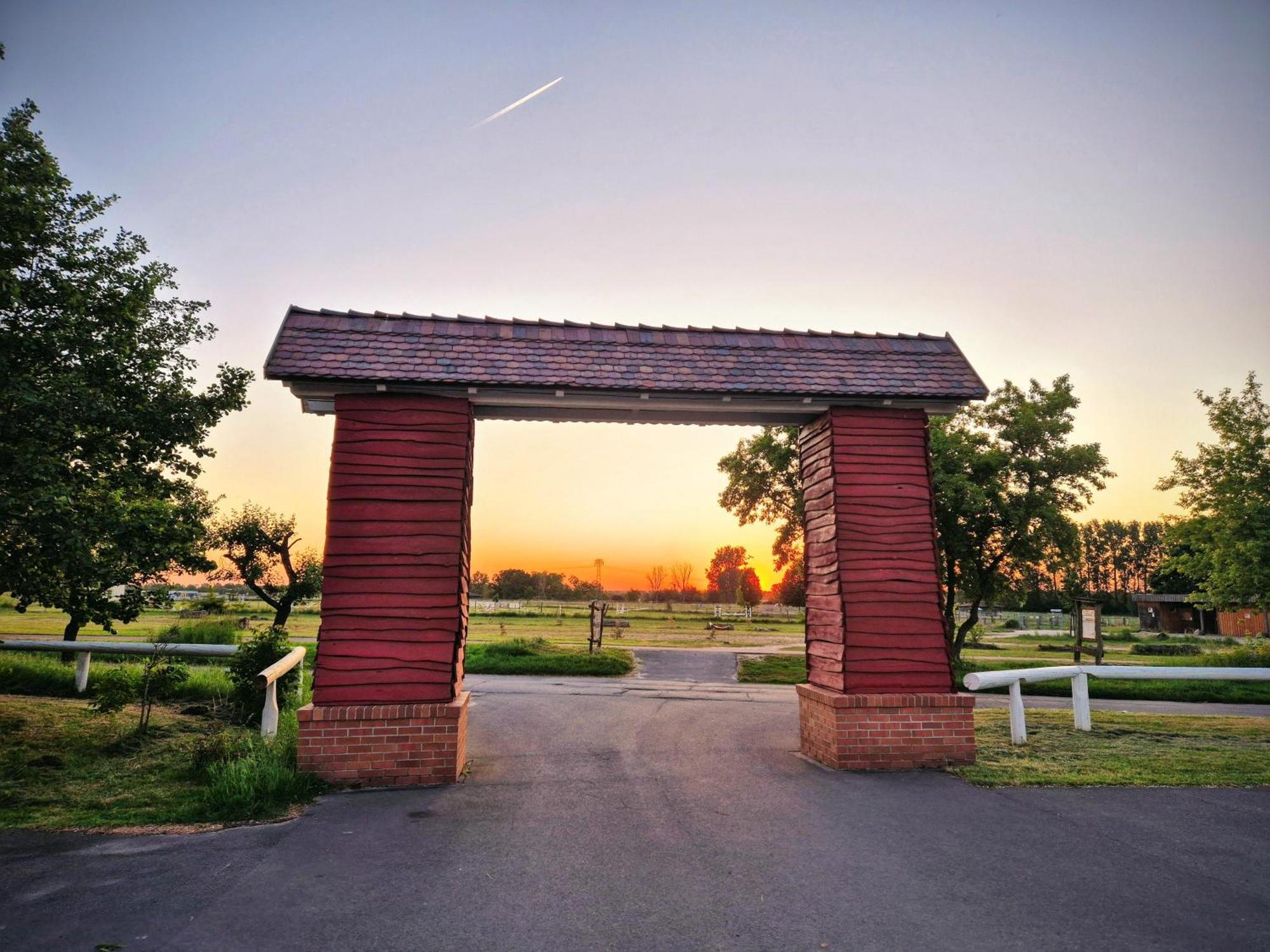 Project June - Ehemals Landgasthof Jueterbog Экстерьер фото